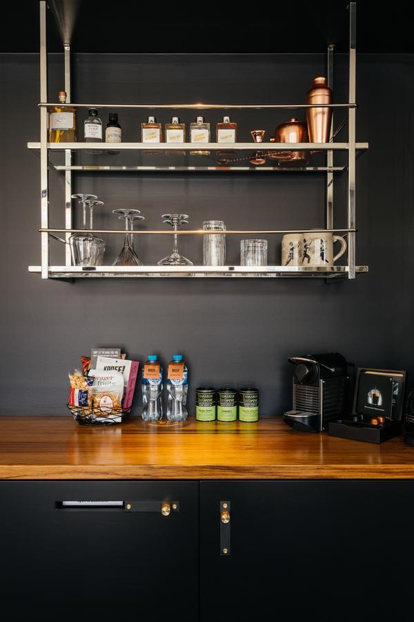 Macq 01 Hotel Hobart Exterior foto A wall-mounted kitchen rack