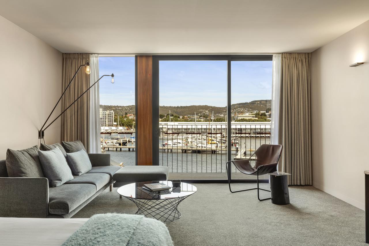 Macq 01 Hotel Hobart Exterior foto The interior of a typical apartment at The Standard